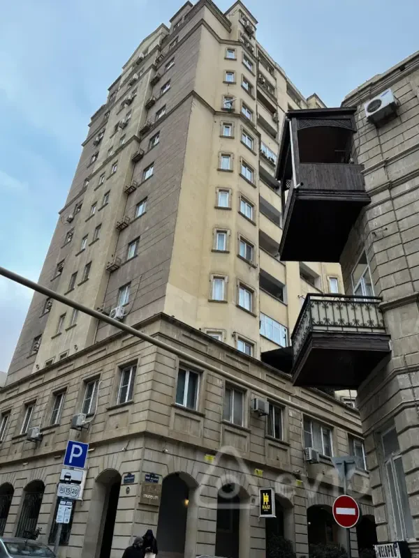 Kirayə verilir 4 otaqlı yeni tikili 176 m²