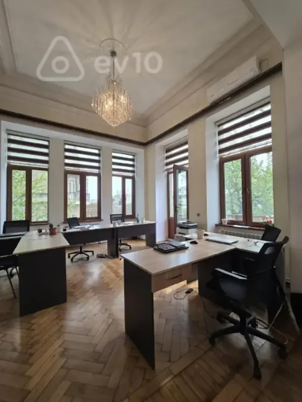Kirayə verilir mənzil 200 m²