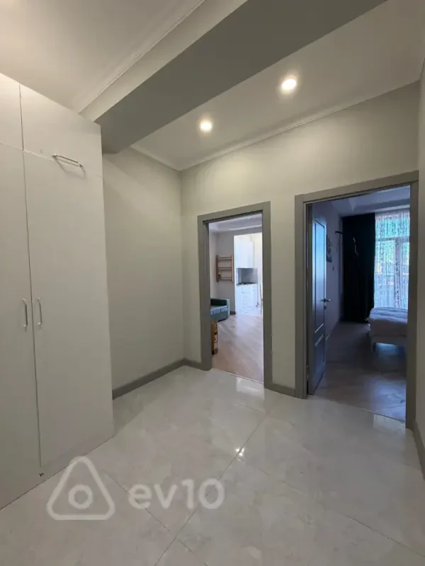 Kirayə verilir 2 otaqlı yeni tikili 65 m²