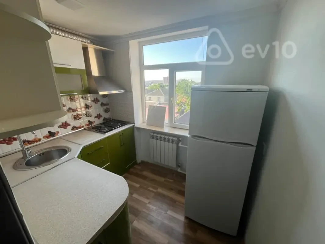 Kirayə verilir 3 otaqlı köhnə tikili 85 m²