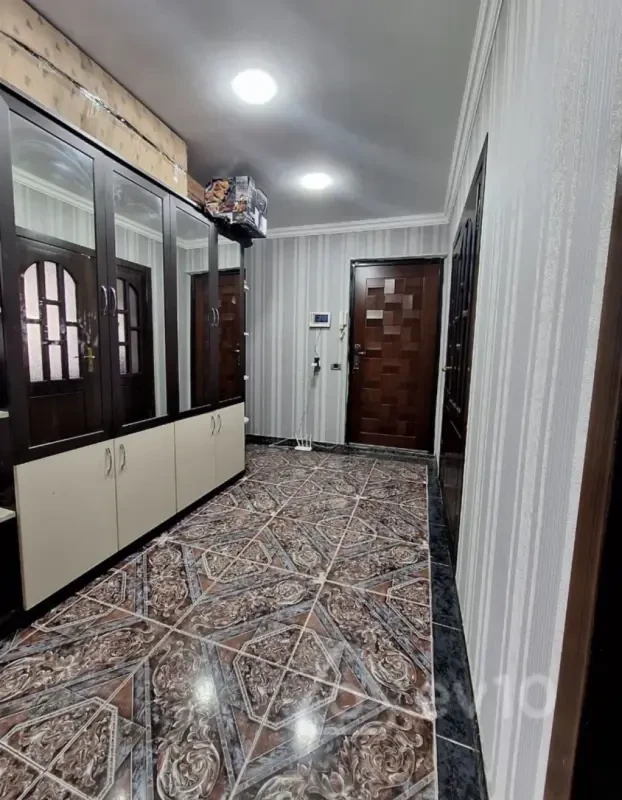 Kirayə verilir 3 otaqlı köhnə tikili 120 m²