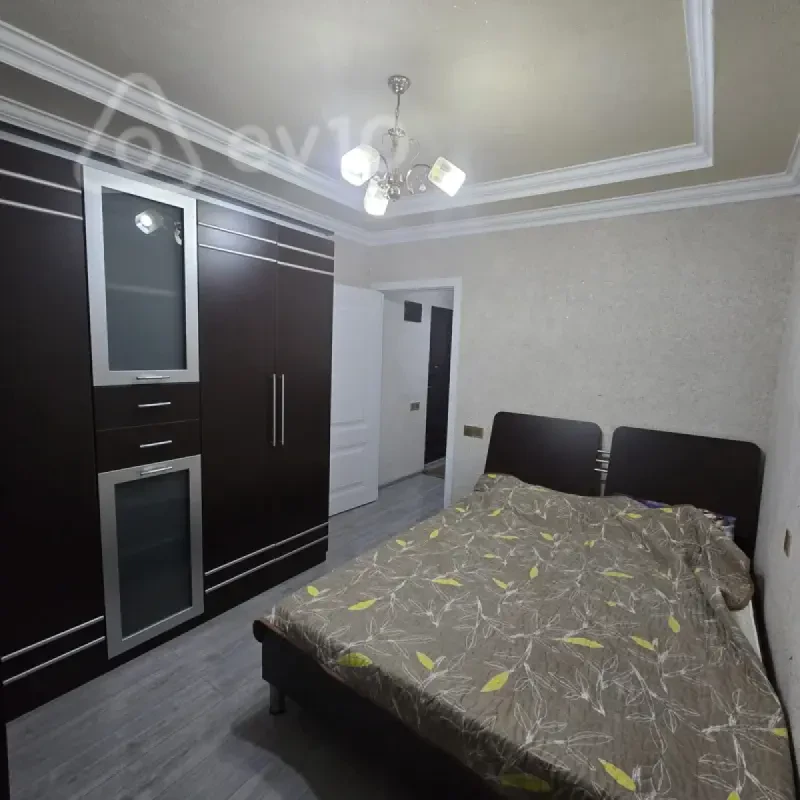 Kirayə verilir 2 otaqlı köhnə tikili 65 m²