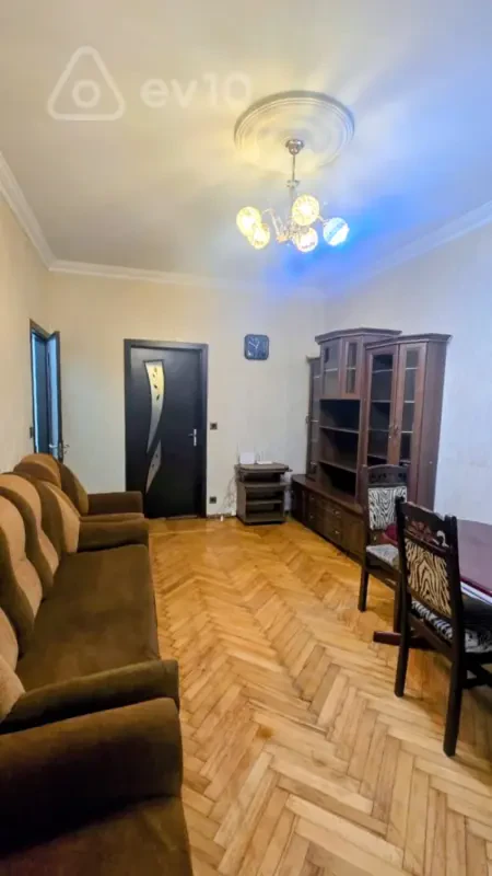 Satılır 2 otaqlı köhnə tikili 55 m²
