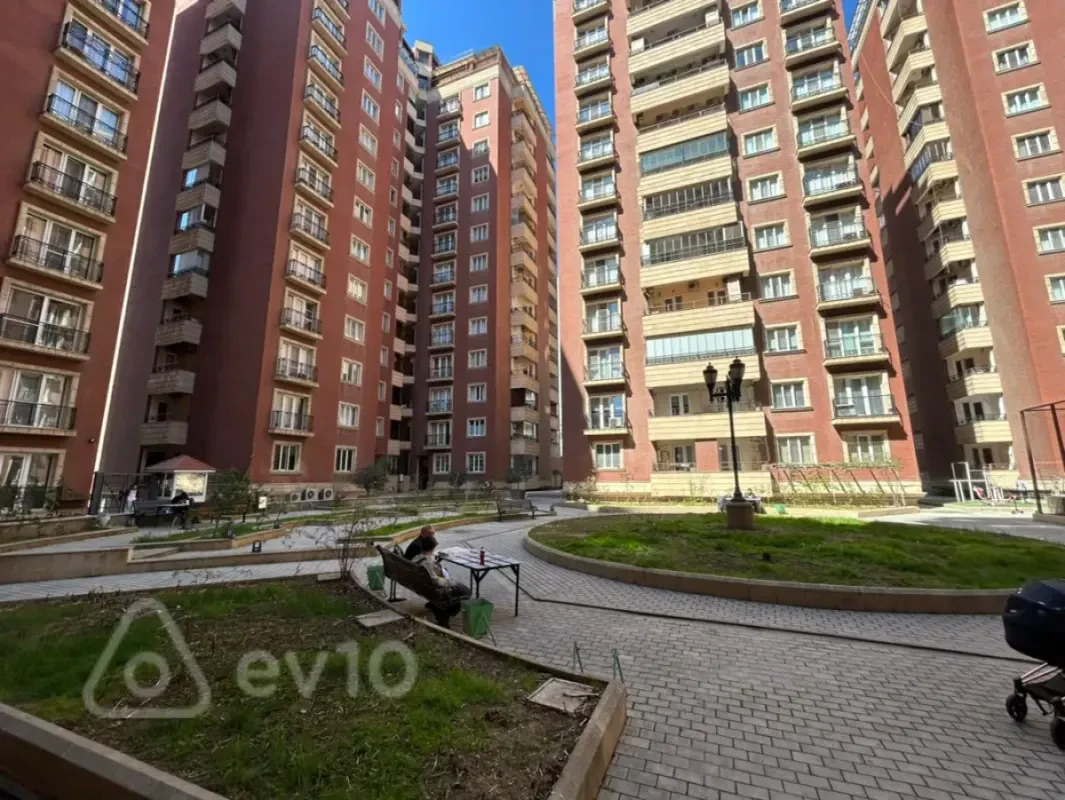 Satılır 5 otaqlı köhnə tikili 75 m²