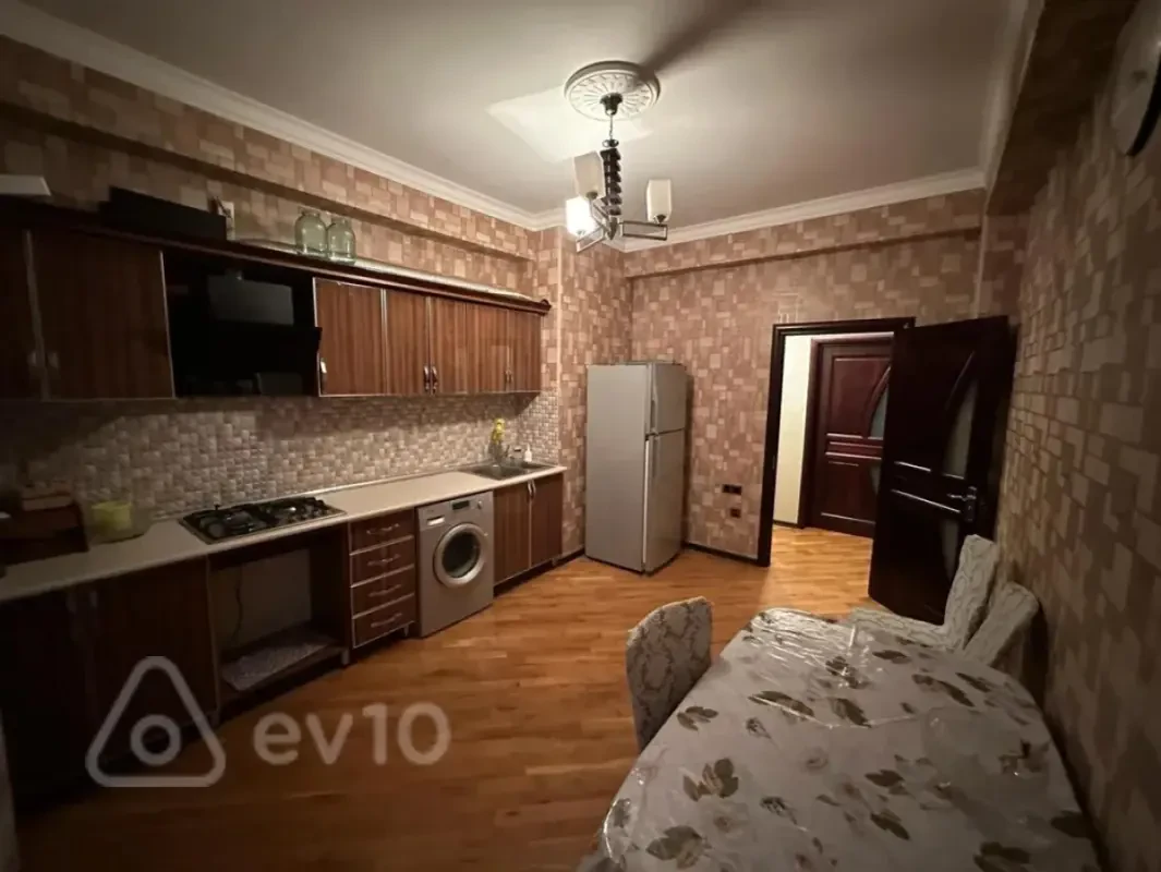 Kirayə verilir 3 otaqlı yeni tikili 120 m²