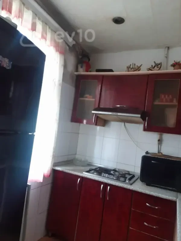 Satılır 1 otaqlı köhnə tikili 42 m²