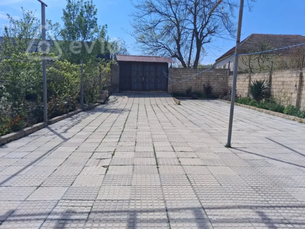 Satılır 5 otaqlı həyət evi 150 m²