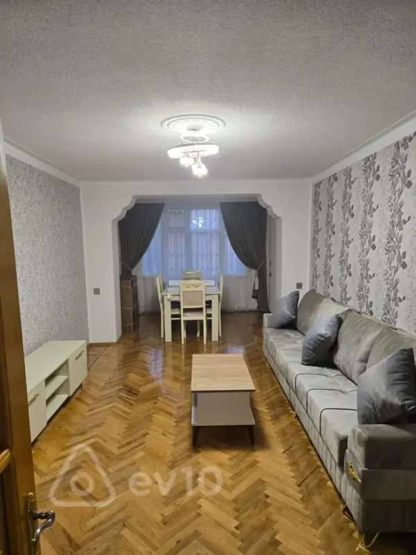 Kirayə verilir 3 otaqlı köhnə tikili 90 m²