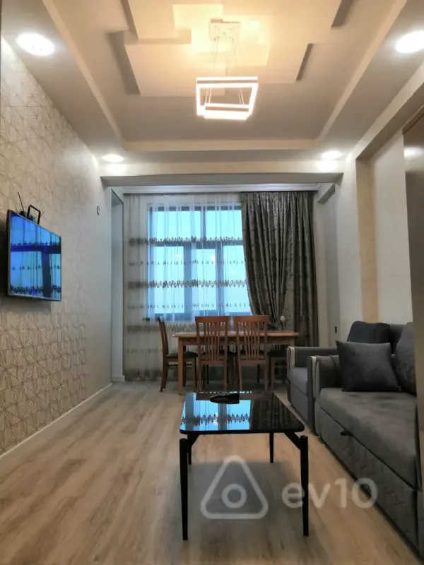 Kirayə verilir 2 otaqlı yeni tikili 70 m²