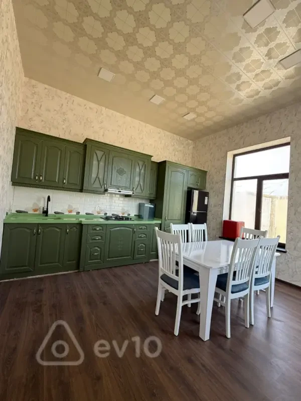 Satılır 6 otaqlı həyət evi 315 m²