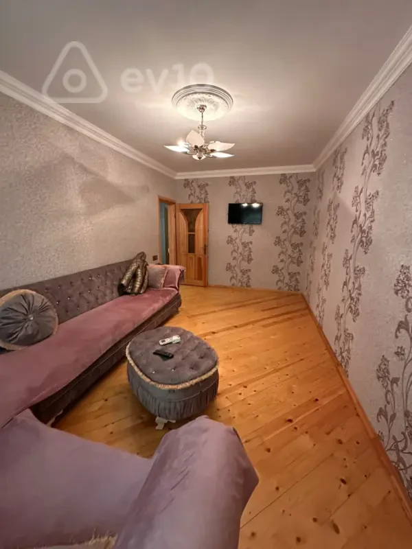 Satılır 2 otaqlı köhnə tikili 60 m²