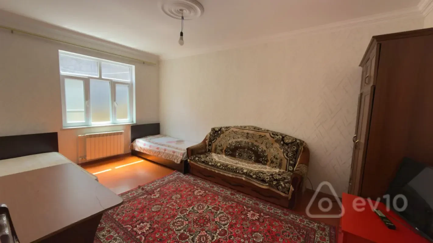 Kirayə verilir 2 otaqlı köhnə tikili 80 m²