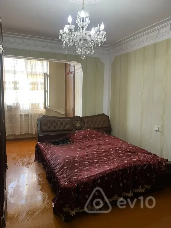 Kirayə verilir 3 otaqlı köhnə tikili 120 m²