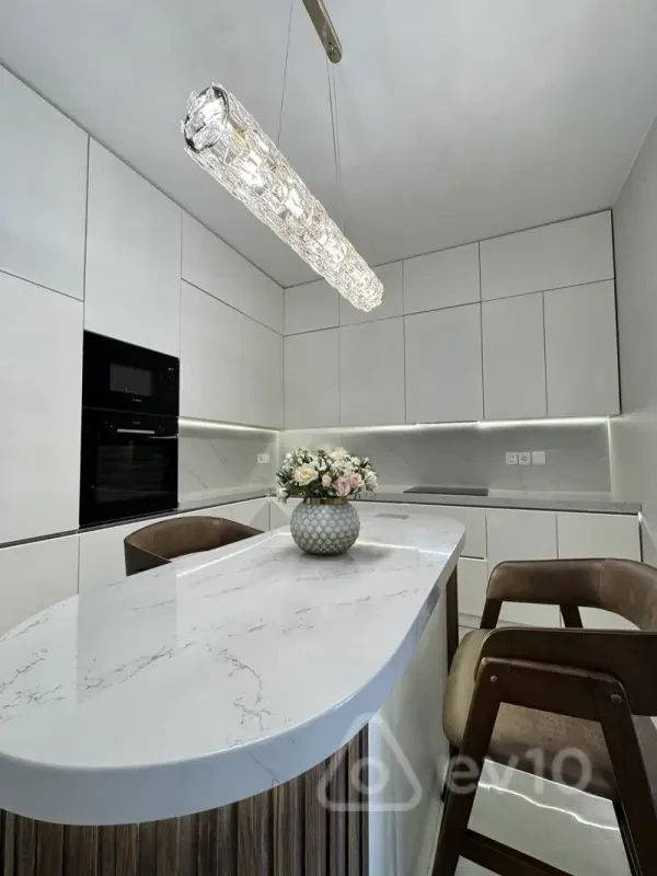 Kirayə verilir 2 otaqlı yeni tikili 70 m²