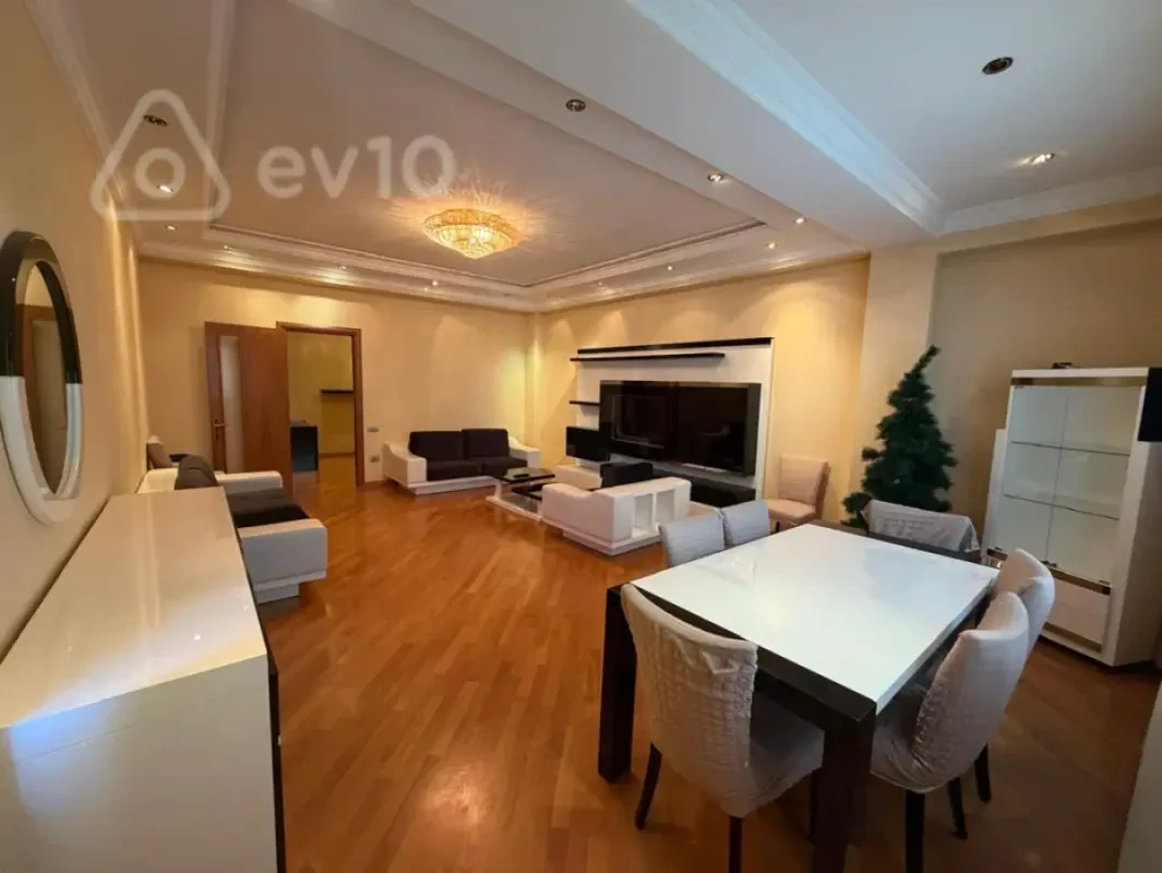 Kirayə verilir 3 otaqlı yeni tikili 153 m²