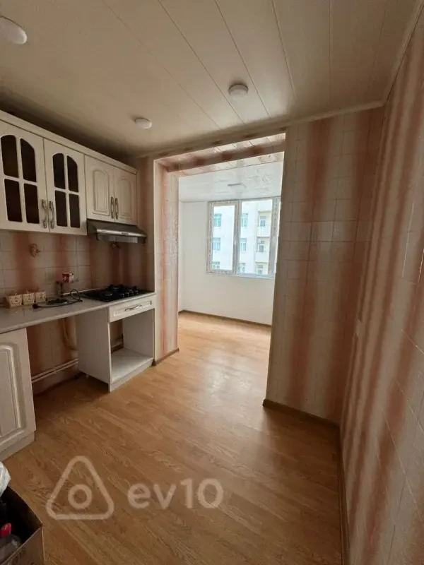 Satılır 2 otaqlı köhnə tikili 50 m²