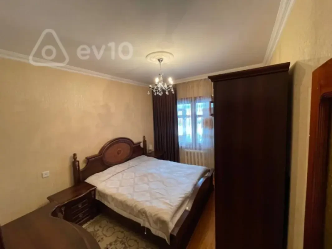 Kirayə verilir 2 otaqlı köhnə tikili 60 m²