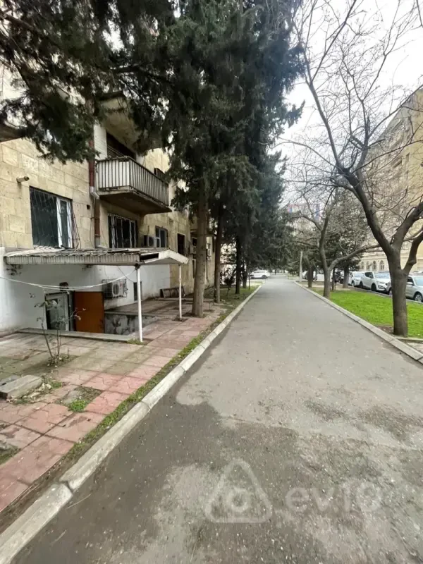 Satılır 1 otaqlı köhnə tikili 35 m²