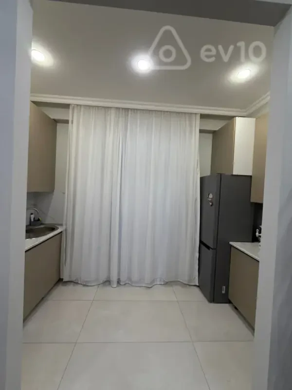 Kirayə verilir 2 otaqlı yeni tikili 70 m²