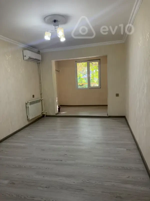 Kirayə verilir 2 otaqlı köhnə tikili 55 m²