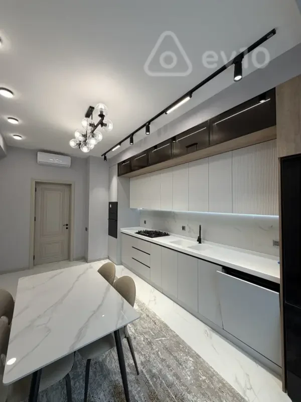 Kirayə verilir 3 otaqlı yeni tikili 135 m²