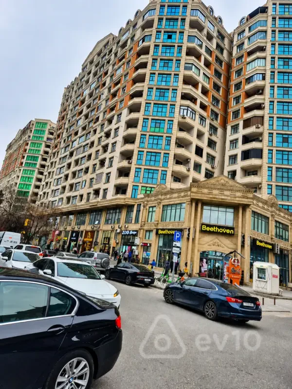 Satılır 2 otaqlı yeni tikili 70 m²