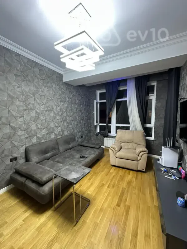 Kirayə verilir 3 otaqlı yeni tikili 150 m²