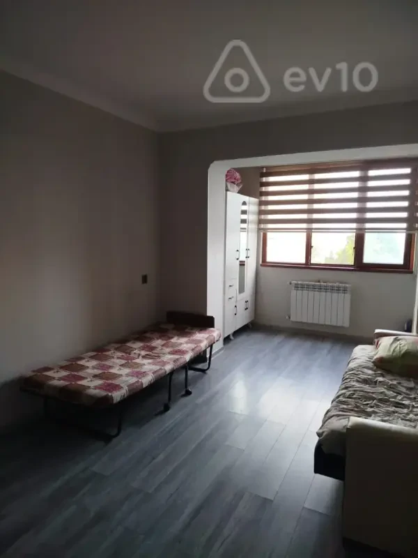 Kirayə verilir 3 otaqlı köhnə tikili 90 m²