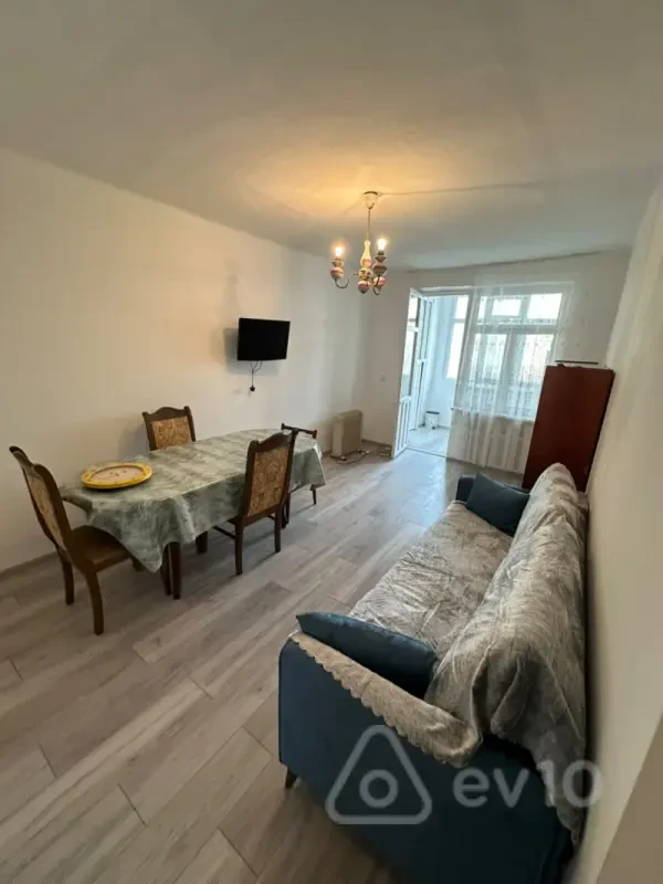 Kirayə verilir 3 otaqlı köhnə tikili 60 m²