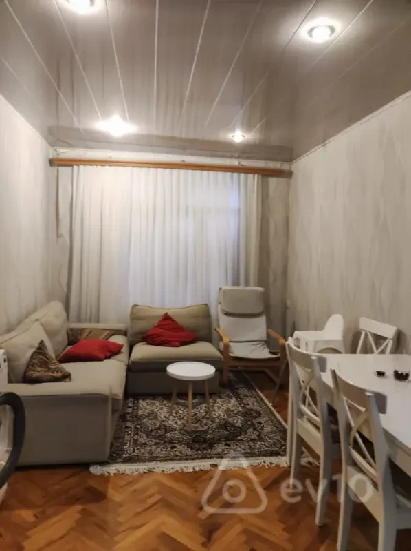 Satılır 3 otaqlı köhnə tikili 70 m²