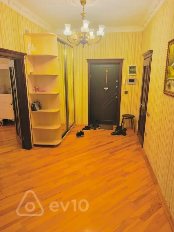 Kirayə verilir 3 otaqlı yeni tikili 140 m²