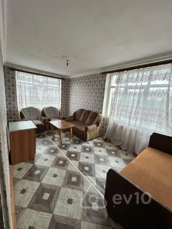 Kirayə verilir 2 otaqlı köhnə tikili 57 m²