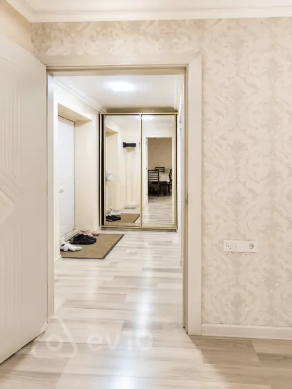 Kirayə verilir 2 otaqlı köhnə tikili 42 m²