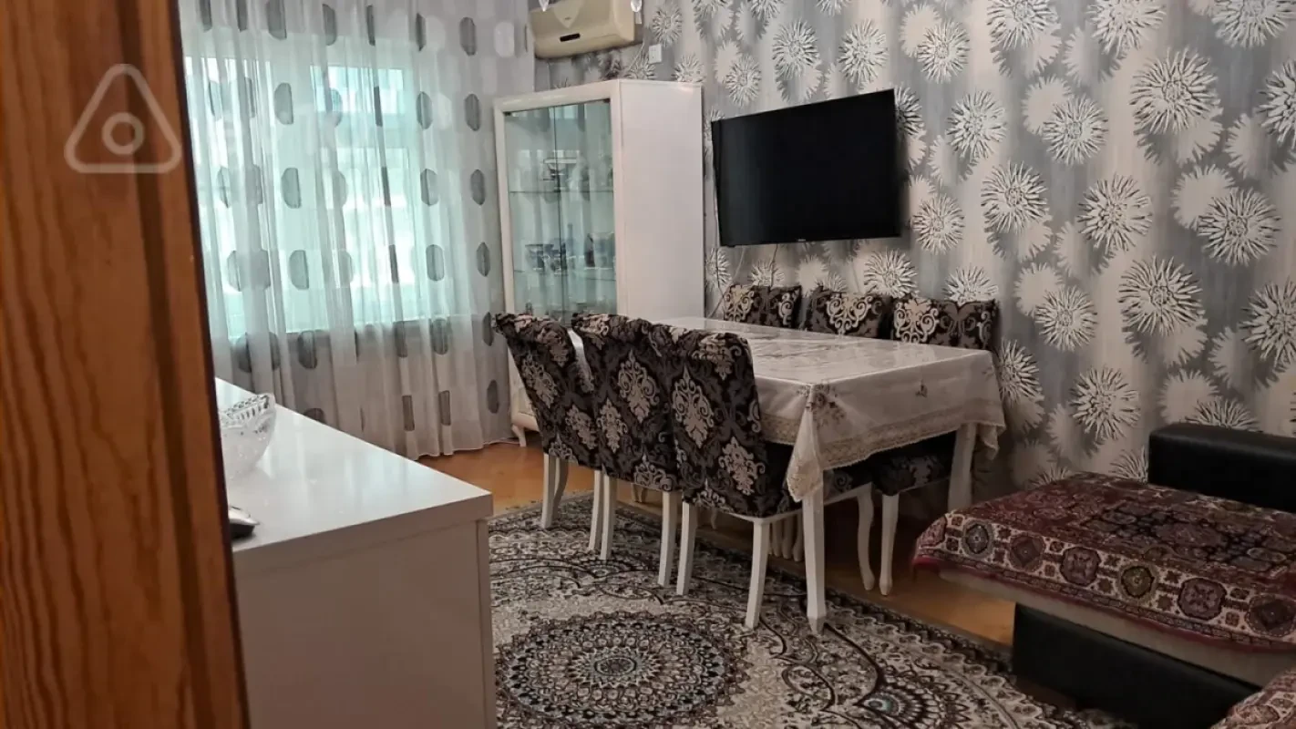 Kirayə verilir 2 otaqlı köhnə tikili 55 m²