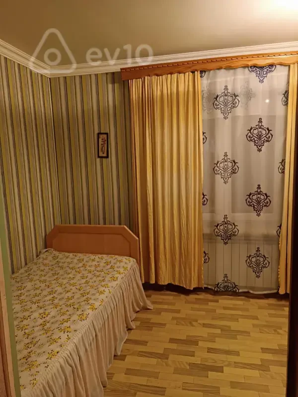 Kirayə verilir 2 otaqlı köhnə tikili 42 m²