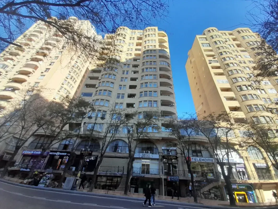 Satılır 4 otaqlı yeni tikili 140 m²