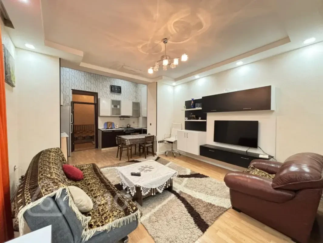 Kirayə verilir 2 otaqlı köhnə tikili 70 m²