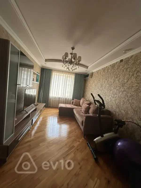 Kirayə verilir 2 otaqlı köhnə tikili 50 m²