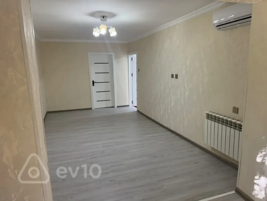 Kirayə verilir 2 otaqlı köhnə tikili 60 m²