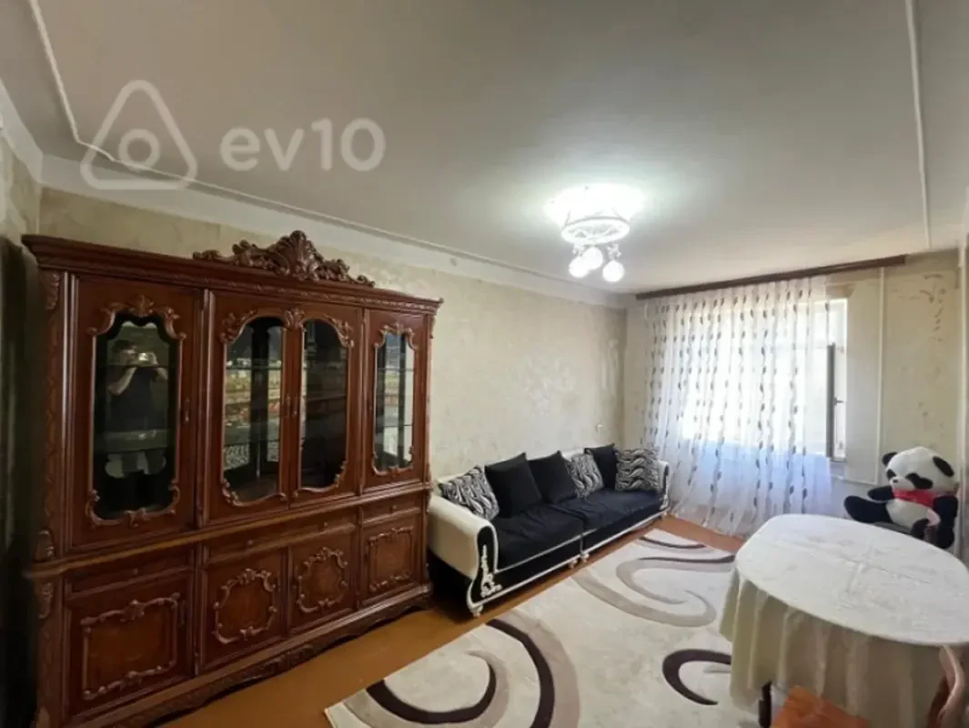 Kirayə verilir 3 otaqlı köhnə tikili 80 m²