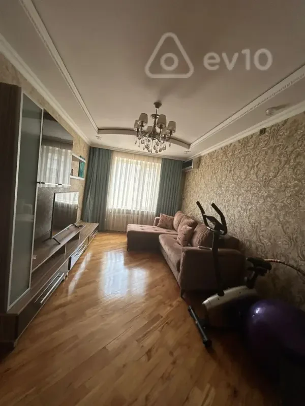 Kirayə verilir 2 otaqlı köhnə tikili 50 m²