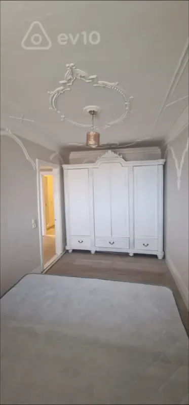 Kirayə verilir 2 otaqlı köhnə tikili 55 m²