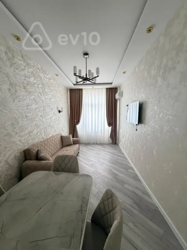 Kirayə verilir 2 otaqlı yeni tikili 80 m²