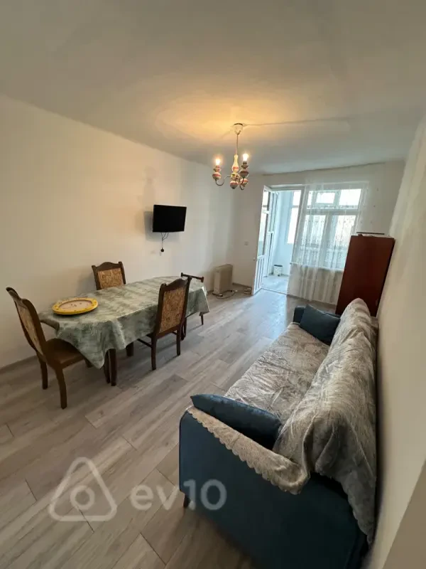 Kirayə verilir 3 otaqlı köhnə tikili 60 m²