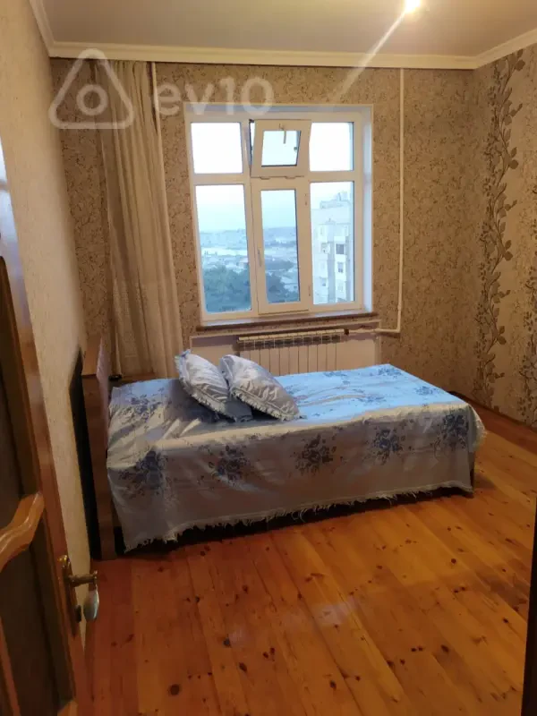 Kirayə verilir 3 otaqlı köhnə tikili 80 m²