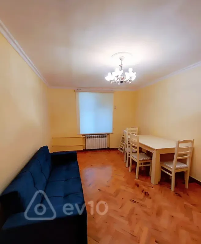 Kirayə verilir 2 otaqlı köhnə tikili 80 m²