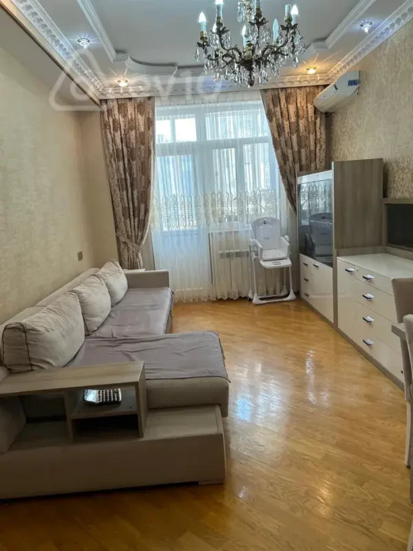 Kirayə verilir 2 otaqlı yeni tikili 72 m²