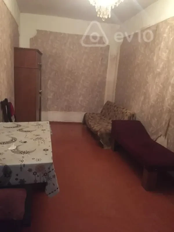 Kirayə verilir 2 otaqlı köhnə tikili 50 m²