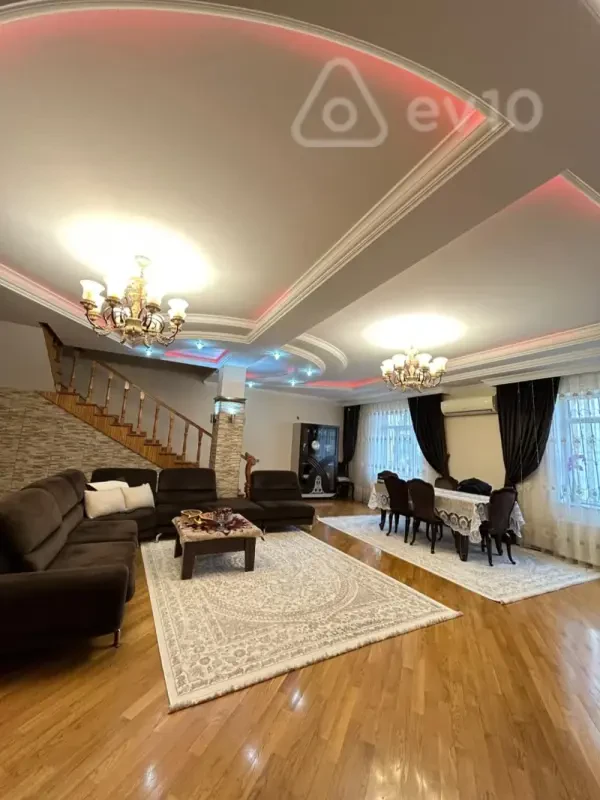 Satılır 6 otaqlı həyət evi 520 m²