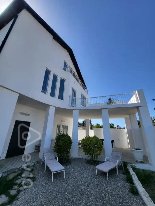 Kirayə verilir 6 otaqlı həyət evi 300 m²
